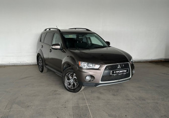 Подержанный автомобиль Mitsubishi Outlander 2011 года (3 фото)