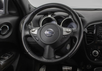 Подержанный автомобиль Nissan Juke 2011 года (15 фото)