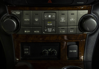 Подержанный автомобиль Toyota Highlander 2011 года (18 фото)