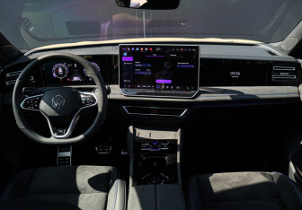 Подержанный автомобиль Volkswagen Tiguan 2024 года (12 фото)