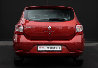 Подержанный автомобиль Renault Sandero 2018 года (6 фото)