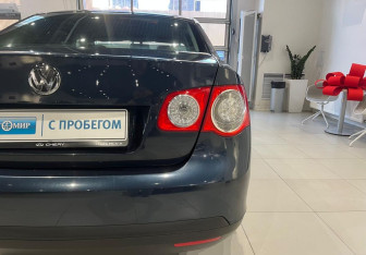 Подержанный автомобиль Volkswagen Jetta Sedan 2007 года (9 фото)