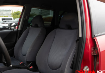 Подержанный автомобиль Honda Jazz 2008 года (12 фото)