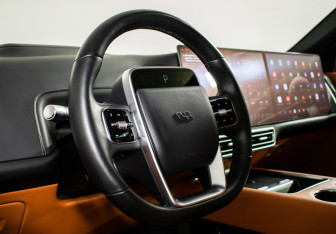 Подержанный автомобиль LiXiang L9 2023 года (19 фото)