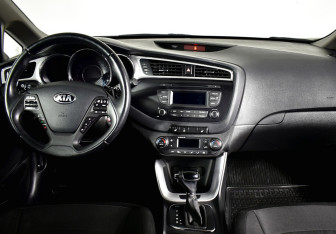 Подержанный автомобиль Kia Ceed Hatchback 2017 года (37 фото)