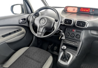 Подержанный автомобиль Citroen C3 Picasso 2012 года (27 фото)