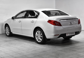 Подержанный автомобиль Peugeot 508 Sedan 2012 года (7 фото)