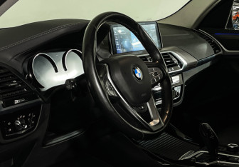 Подержанный автомобиль BMW X3 2019 года (12 фото)
