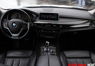 Подержанный автомобиль BMW X5 2017 года (11 фото)