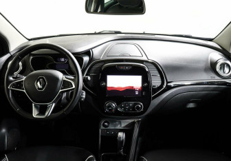 Подержанный автомобиль Renault Kaptur 2020 года (11 фото)