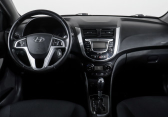 Подержанный автомобиль Hyundai Solaris Sedan 2012 года (12 фото)