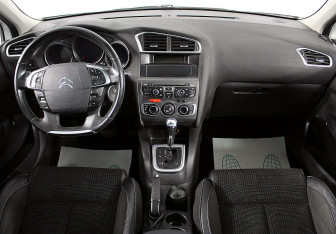 Подержанный автомобиль Citroen C4 Hatchback 2012 года (6 фото)