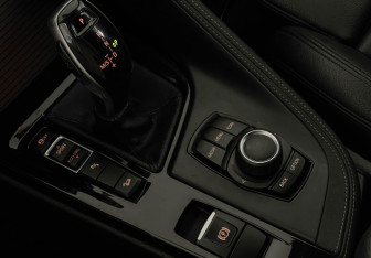 Подержанный автомобиль BMW X1 2018 года (16 фото)