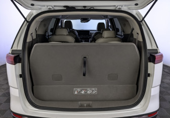 Подержанный автомобиль Kia Carnival 2021 года (26 фото)