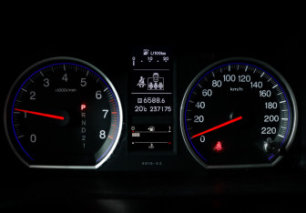 Подержанный автомобиль Honda CR-V 2011 года (11 фото)