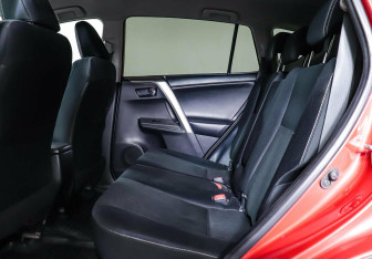 Подержанный автомобиль Toyota RAV4 2013 года (17 фото)