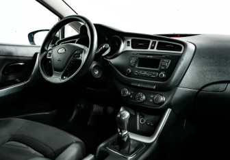 Подержанный автомобиль Kia Ceed Hatchback 2014 года (7 фото)