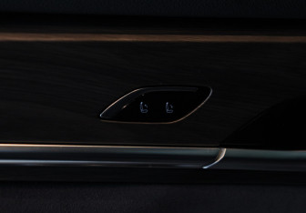 Подержанный автомобиль Geely Monjaro 2025 года (11 фото)