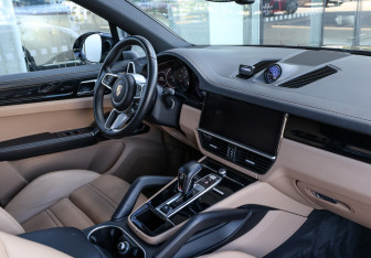 Подержанный автомобиль Porsche Cayenne 2021 года (12 фото)