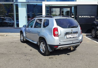 Подержанный автомобиль Renault Duster 2012 года (7 фото)