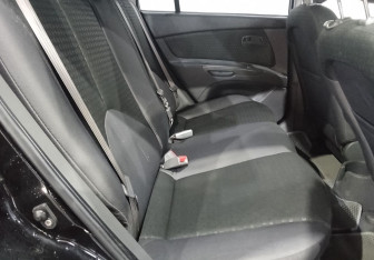 Подержанный автомобиль Kia Rio Sedan 2007 года (11 фото)