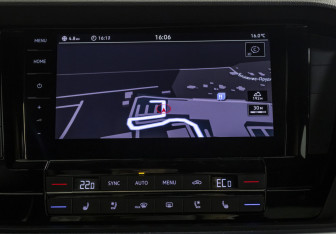 Подержанный автомобиль Volkswagen Touareg 2021 года (16 фото)