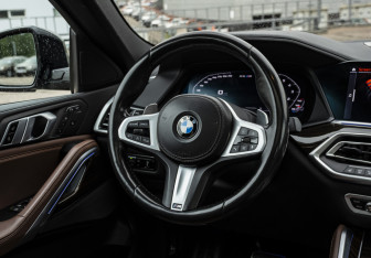 Подержанный автомобиль BMW X6 2020 года (10 фото)