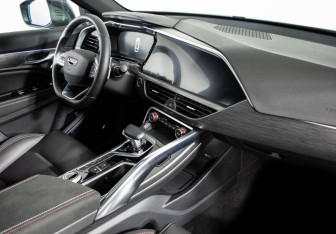 Подержанный автомобиль Geely Tugella 2023 года (11 фото)