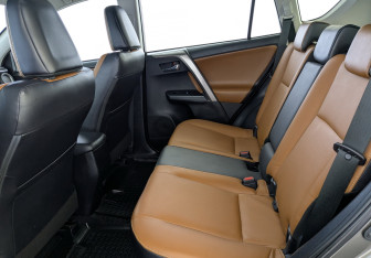 Подержанный автомобиль Toyota RAV4 2018 года (12 фото)