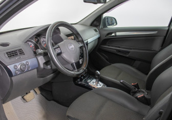 Подержанный автомобиль Opel Astra Hatchback 2010 года (10 фото)