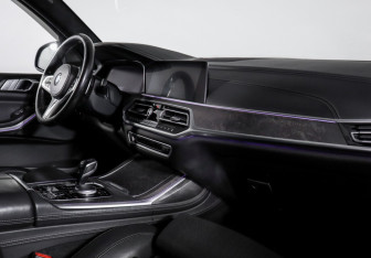 Подержанный автомобиль BMW X7 2019 года (9 фото)