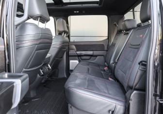Подержанный автомобиль Ford F-150 2025 года (12 фото)