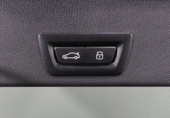 Подержанный автомобиль BMW X6 2024 года (25 фото)