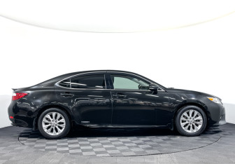 Подержанный автомобиль Lexus ES 2013 года (4 фото)