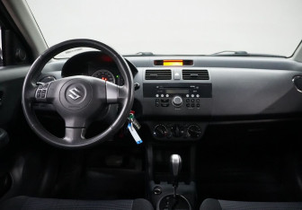 Подержанный автомобиль Suzuki Swift Hatchback 2008 года (13 фото)