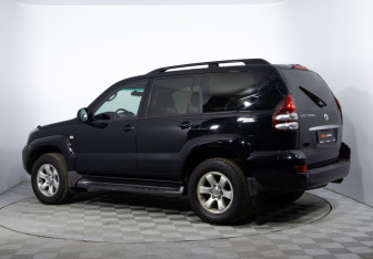 Подержанный автомобиль Toyota Land Cruiser Prado 2008 года (7 фото)