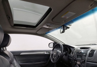 Подержанный автомобиль Kia Cerato Coupe 2011 года (13 фото)
