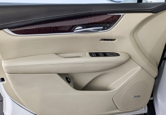 Подержанный автомобиль Cadillac XT5 2016 года (19 фото)