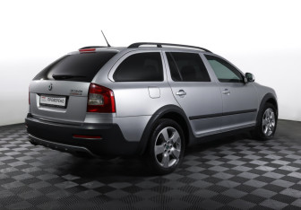 Подержанный автомобиль Skoda Octavia Wagon 2012 года (5 фото)