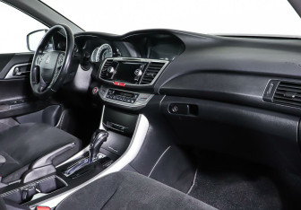 Подержанный автомобиль Honda Accord Sedan 2013 года (8 фото)
