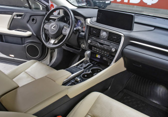 Подержанный автомобиль Lexus RX 2022 года (11 фото)