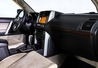 Подержанный автомобиль Toyota Land Cruiser Prado 2009 года (10 фото)