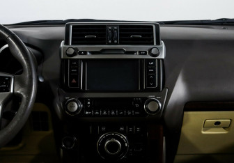 Подержанный автомобиль Toyota Land Cruiser Prado 2016 года (11 фото)