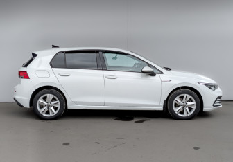Подержанный автомобиль Volkswagen Golf Hatchback 2020 года (4 фото)