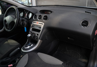 Подержанный автомобиль Peugeot 308 Wagon 2009 года (7 фото)