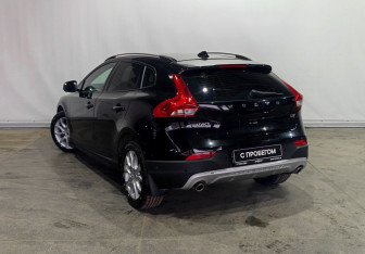 Подержанный автомобиль Volvo V40 Cross Country 2019 года (6 фото)