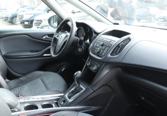 Подержанный автомобиль Opel Zafira Compactvan 2013 года (9 фото)