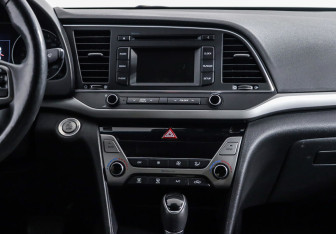 Подержанный автомобиль Hyundai Elantra Sedan 2017 года (8 фото)