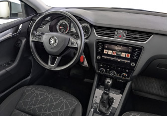 Подержанный автомобиль Skoda Octavia Liftback 2019 года (29 фото)