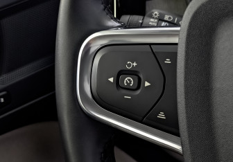 Подержанный автомобиль Volvo XC40 2021 года (28 фото)